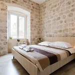 Simply Chic